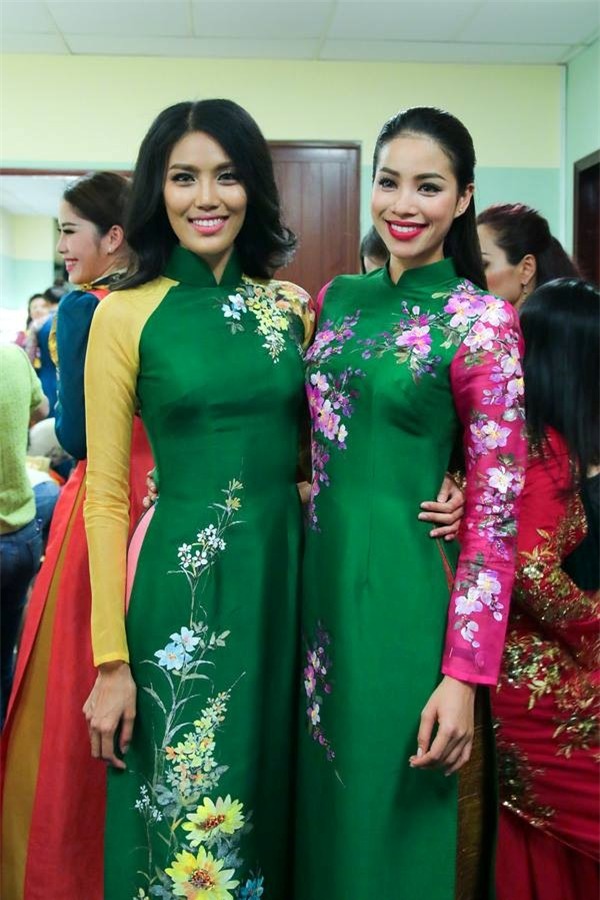 Phạm Hương - Lan Khuê: Cái nắm tay và chuyện lo quá hóa thừa