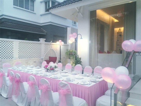 Cận cảnh tiệc sinh nhật màu hồng của con gái Thủy Tiên - Công Vinh - Ảnh 3.