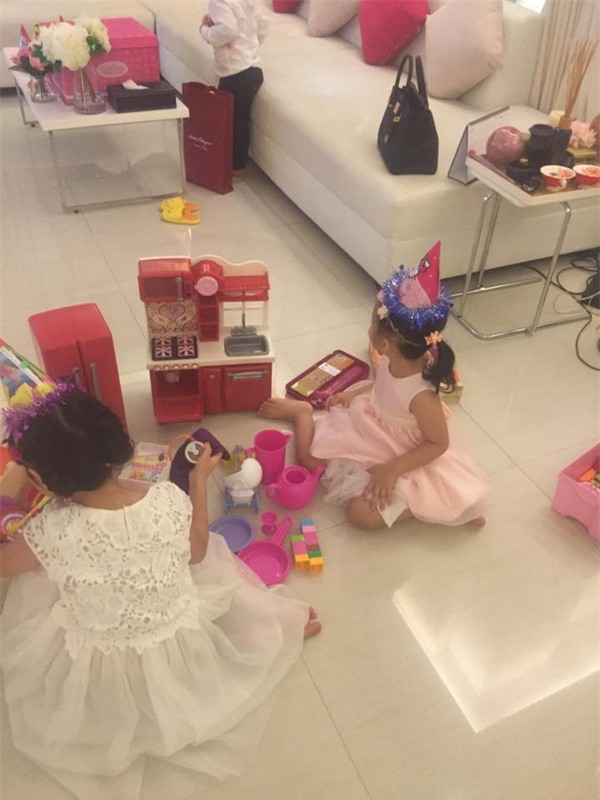 Cận cảnh tiệc sinh nhật màu hồng của con gái Thủy Tiên - Công Vinh - Ảnh 7.