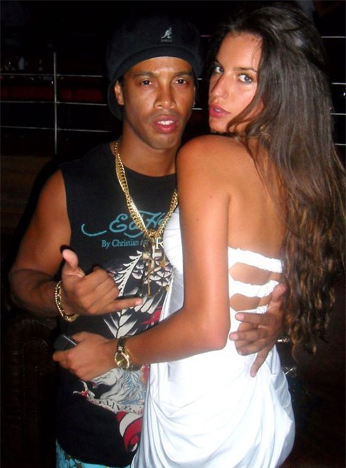 Ronaldinho, chuyện sex của cầu thủ, hậu trường, Brazil, tiền đạo, WAGs, rô vẩu
