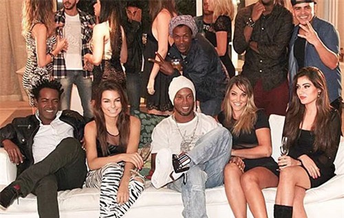 Ronaldinho, chuyện sex của cầu thủ, hậu trường, Brazil, tiền đạo, WAGs, rô vẩu