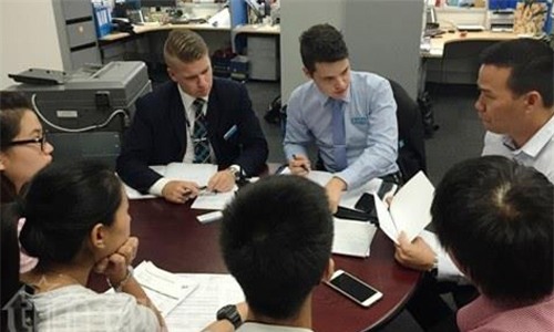 người Việt ở Úc bị lừa mua vé máy bay giả, du học sinh bị lừa mua vé máy bay, Vi Tran