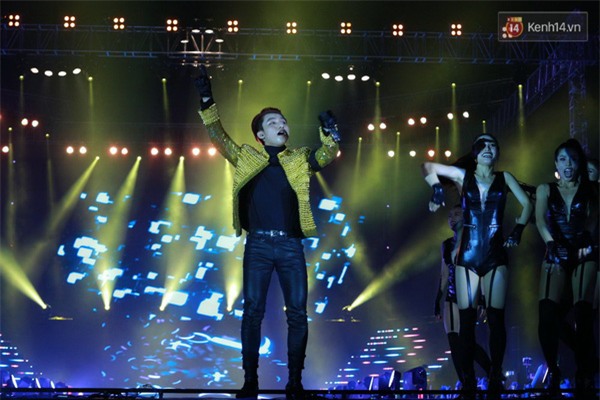 Sơn Tùng M-TP nhảy tưng tưng như đứa trẻ sau khi song ca với Thu Phương - Ảnh 13.