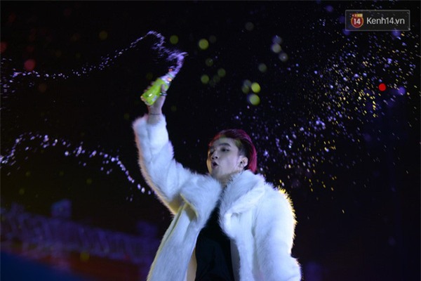 Sơn Tùng M-TP nhảy tưng tưng như đứa trẻ sau khi song ca với Thu Phương - Ảnh 22.