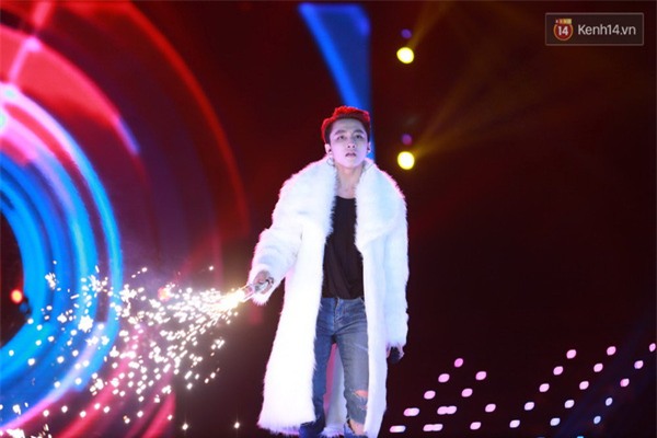 Sơn Tùng M-TP nhảy tưng tưng như đứa trẻ sau khi song ca với Thu Phương - Ảnh 23.