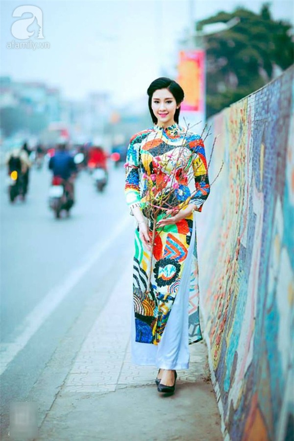 Thiếu nữ Việt xinh đẹp, duyên dáng trong tà áo dài thướt tha