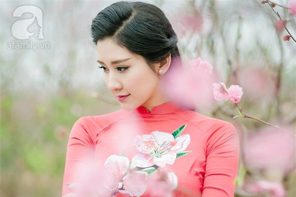 Thiếu nữ Việt xinh đẹp, duyên dáng trong tà áo dài thướt tha