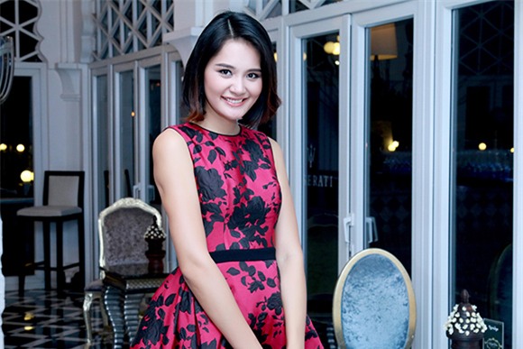 Hoa hậu Hương Giang Diễm Hương kẻ chín lạng người nửa cân 2