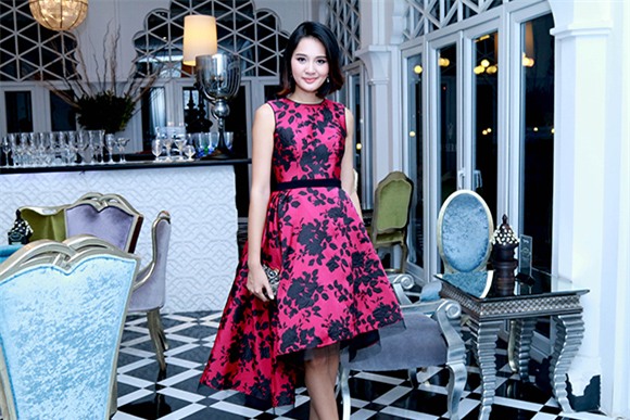 Hoa hậu Hương Giang Diễm Hương kẻ chín lạng người nửa cân 3