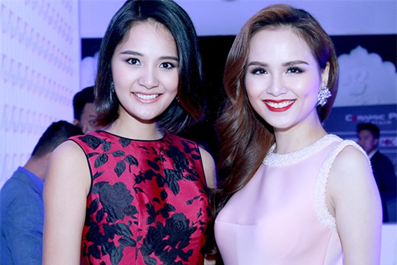 Hoa hậu Hương Giang Diễm Hương kẻ chín lạng người nửa cân 4