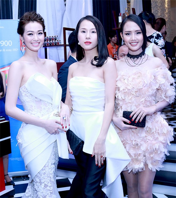 Hoa hậu Hương Giang Diễm Hương kẻ chín lạng người nửa cân 7