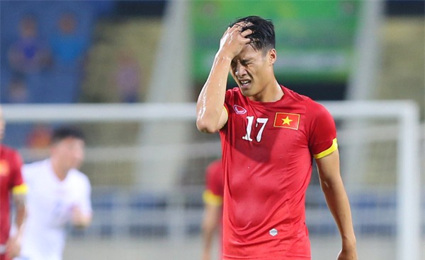 Mạc Hồng Quân đá bóng có giỏi như “cưa gái”? - Ảnh 3.