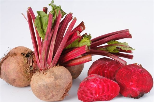 trắng da với củ dền