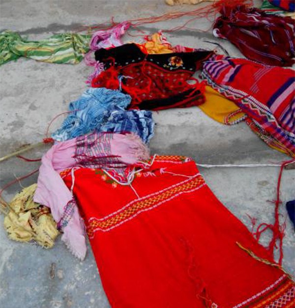 quả cầu lạ, vật thể lạ, vật thể lạ có chữ Trung Quốc