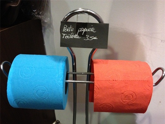 giấy vệ sinh có màu