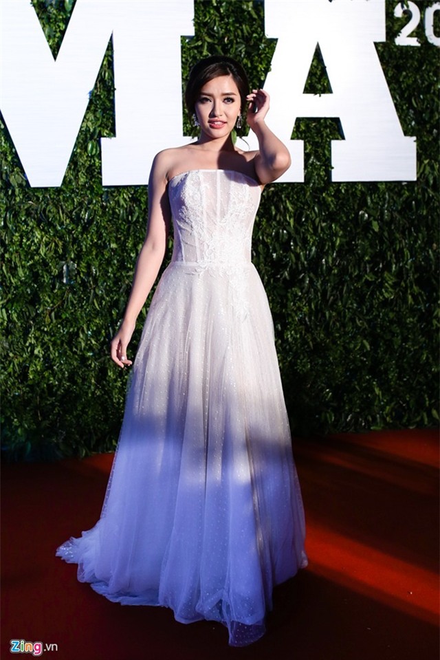 Sao Việt tấp nập trên thảm đỏ Zing Music Awards