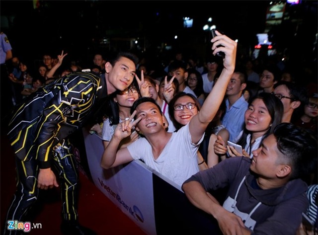 Sao Việt tấp nập trên thảm đỏ Zing Music Awards