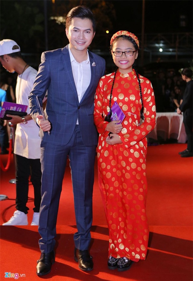 Sao Việt tấp nập trên thảm đỏ Zing Music Awards