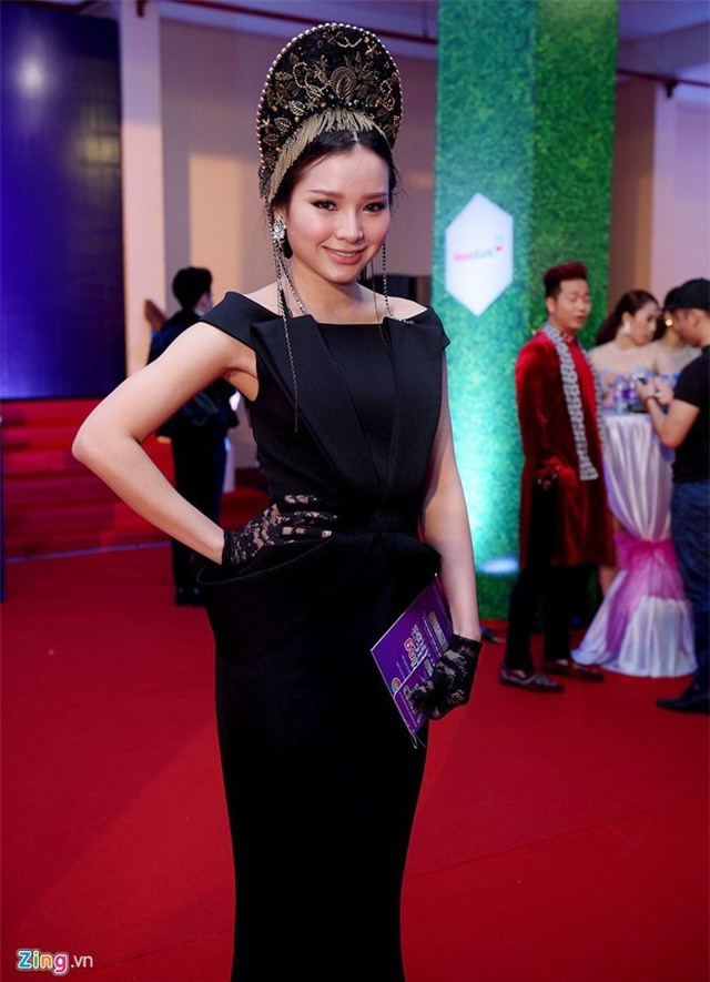 Sao Việt tấp nập trên thảm đỏ Zing Music Awards