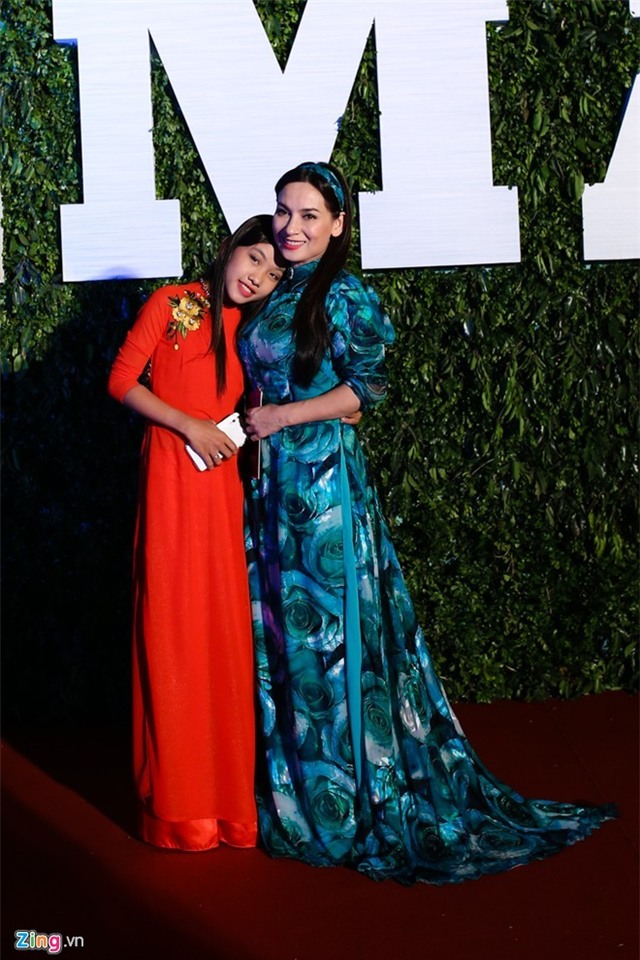 Sao Việt tấp nập trên thảm đỏ Zing Music Awards