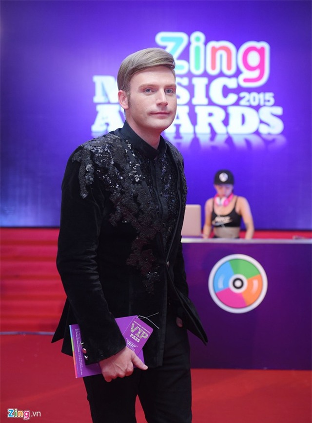 Sao Việt tấp nập trên thảm đỏ Zing Music Awards