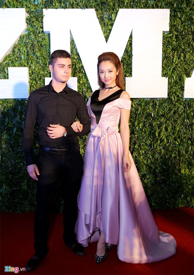 Sao Việt tấp nập trên thảm đỏ Zing Music Awards