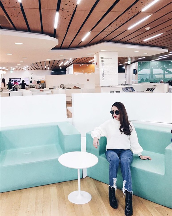 Phạm Hương diện váy hàng hiệu, Kỳ Duyên khoe túi trăm triệu - Ảnh 10.