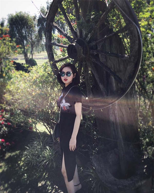 Phạm Hương diện váy hàng hiệu, Kỳ Duyên khoe túi trăm triệu - Ảnh 12.