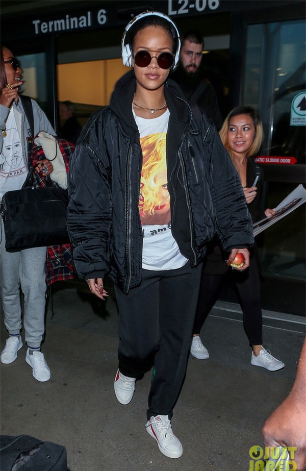 Phạm Hương diện váy hàng hiệu, Kỳ Duyên khoe túi trăm triệu - Ảnh 19.