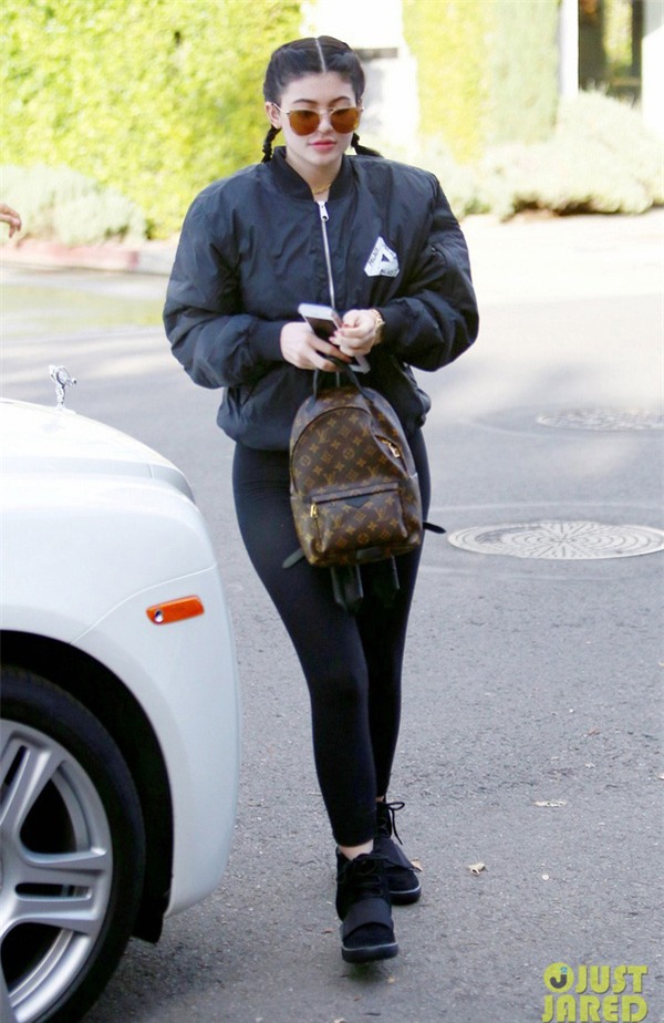 Phạm Hương diện váy hàng hiệu, Kỳ Duyên khoe túi trăm triệu - Ảnh 22.