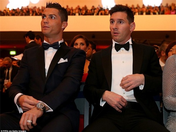 Tiết lộ lá phiếu bầu chọn Quả bóng vàng của Messi, Ronaldo - Ảnh 1.