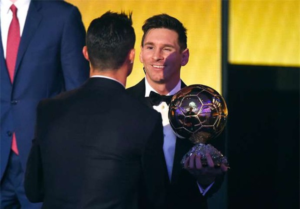 Tiết lộ lá phiếu bầu chọn Quả bóng vàng của Messi, Ronaldo - Ảnh 4.