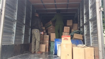 hàng giả, hàng lậu, bao cao su giả, nhà nghỉ, hàng Trung Quốc, xuất xứ Trung Quốc, mì chính giả, buôn lậu