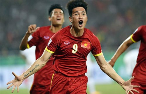 Công Vinh, Công Vinh - Thủy Tiên, tiền đạo xứ Nghệ, Công Vinh và tuổi thơ nghèo khó