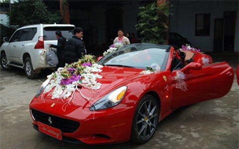 nữ đại gia, Diệu Hiền, Lê Hồng Thủy Tiên, Nguyễn Thị Liễu, siêu xe, Phantom, Rolls royce, Ferrari