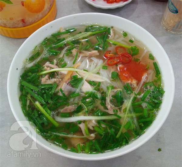 Chớm thu, đi ăn phở gà siêu