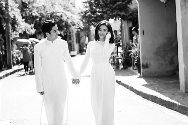 Vợ chồng Vân Trang tình tứ ở Hội An