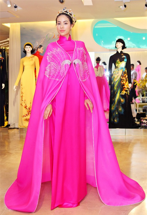 pham-huong-long-lay-voi-ao-dai-thien-nga-8