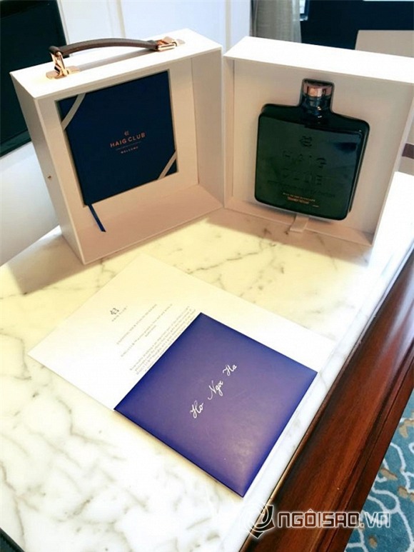 Hà Hồ hạnh phúc khoe 'chân mình và chân anh' với David Beckham 13