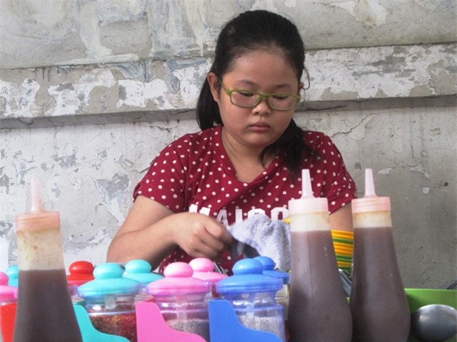 cam dong be 12 tuoi nghi hoc kiem tien chua ung thu cho me - 2