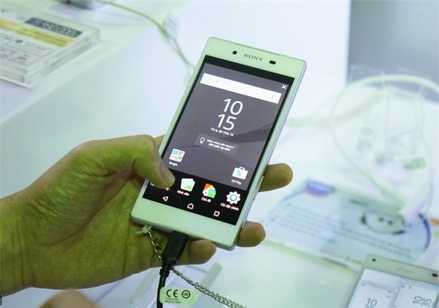 Điện thoại rục rịch hạ giá trước Tết