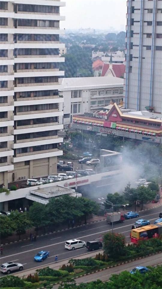 Xe tăng được điều động sau các vụ nổ bom ở Indonesia