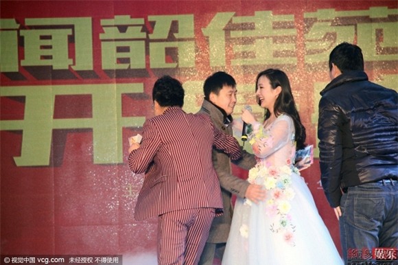 Can Lộ Lộ diện váy diêm dúa chèn ép vòng một gây chú ý tại sự kiện 7