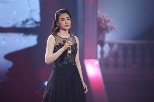 ngo ngang truoc nhan sac hien tai cua ho quynh huong - 6