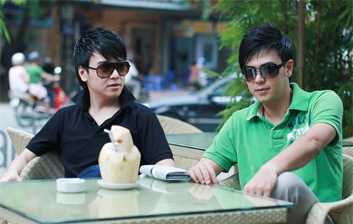 Anh em MC Tuấn Tú cùng song ca