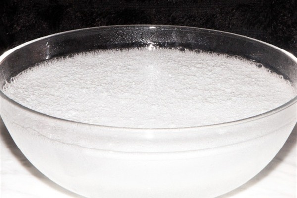 dùng nước có ga để rửa mặt