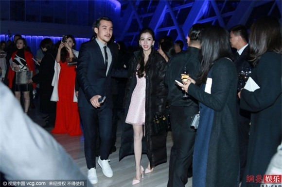 Angela Baby thu hút ánh nhìn khi diện váy khoét sâu vòng một 7