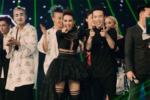 Hoàng Thùy Linh mê hoặc 4