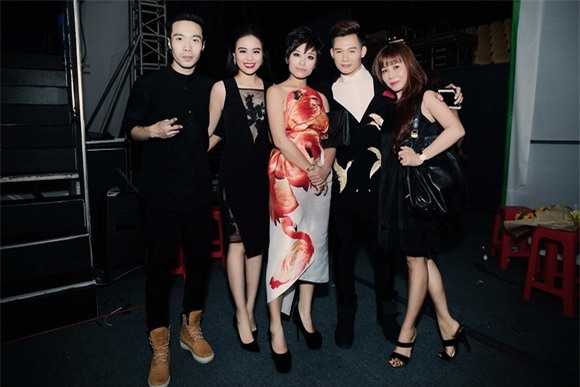 Hoàng Thùy Linh mê hoặc 1