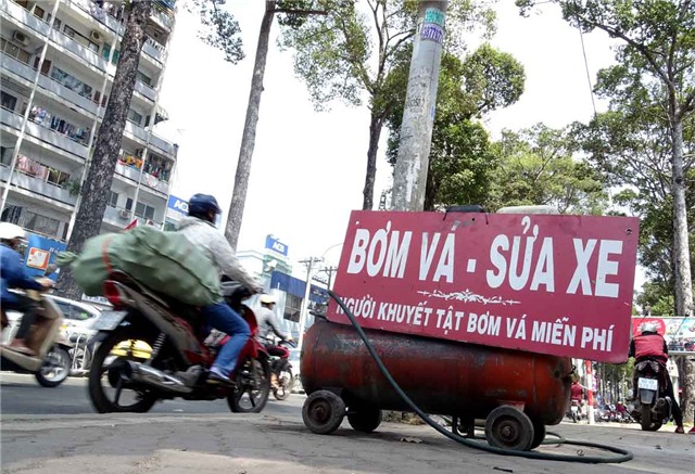 Sài gòn, miễn phí, tình người, đánh giày, bánh mỳ miễn phí, trà đá